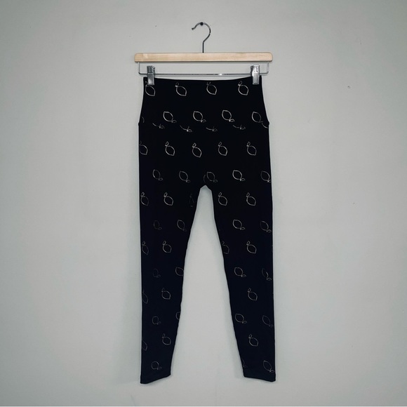 Beyond Yoga Leggings Women's Size‎ Small Black Rose Gold Lemon Print Crop Capri - Picture 2 of 6